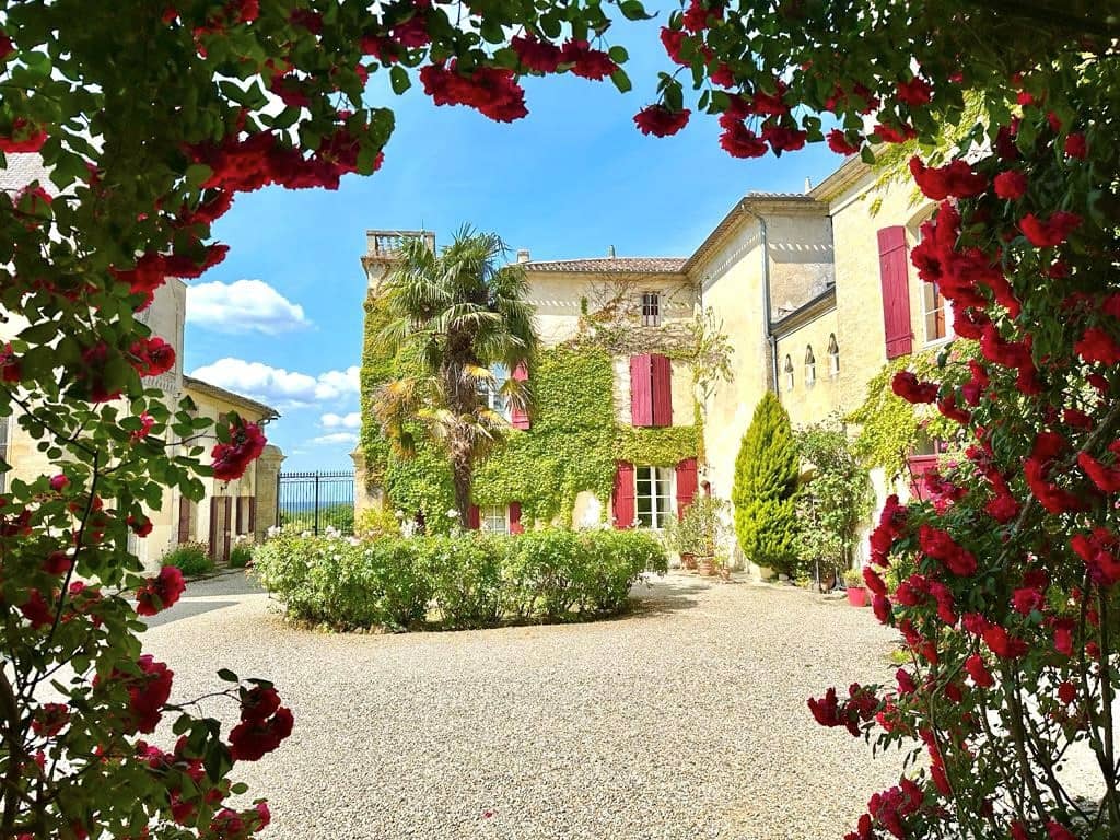 Chateau Sentout Mariage Romantiques Dans Une Chateau A Bordeaux France Roses Du Chateau Juin